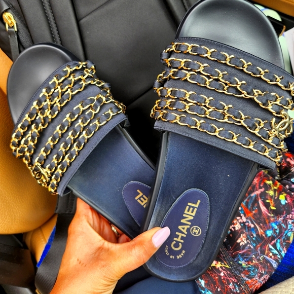 CHANEL slides - Picture 2 of 15